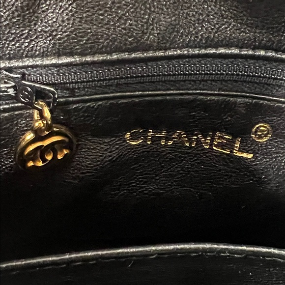 CHANEL QUILTED MINI CC TASSEL CAMERA BAG VINTAGE AUTHENTICATED - Picture 16 of 16